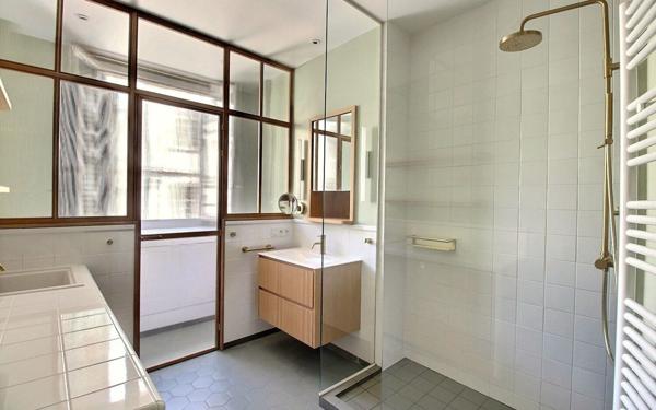 Appartement à louer    5 pièces • 128,19 m2 Paris 7