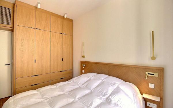 Appartement à louer    5 pièces • 128,19 m2 Paris 7