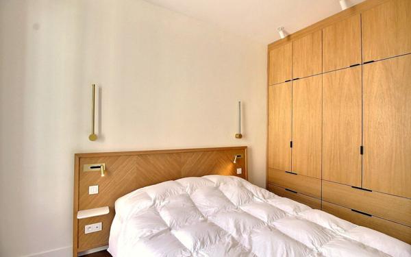 Appartement à louer    5 pièces • 128,19 m2 Paris 7