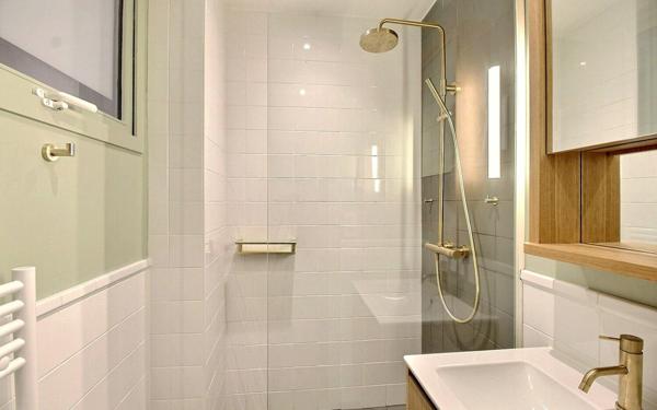 Appartement à louer    5 pièces • 128,19 m2 Paris 7