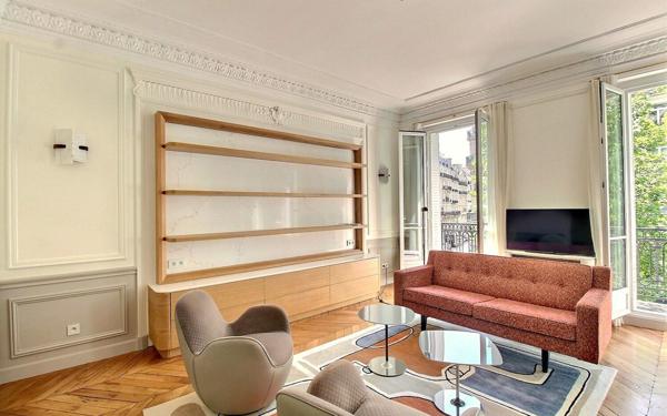 Appartement à louer    5 pièces • 128,19 m2 Paris 7