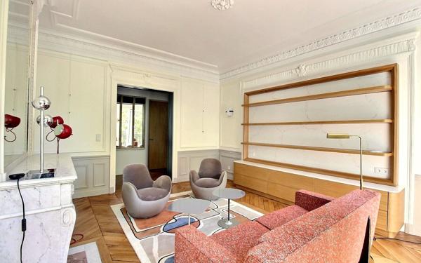 Appartement à louer    5 pièces • 128,19 m2 Paris 7
