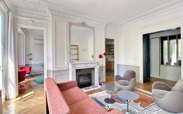 Appartement à louer    5 pièces • 128,19 m2 Paris 7