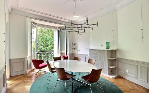 Appartement à louer    5 pièces • 128,19 m2 Paris 7
