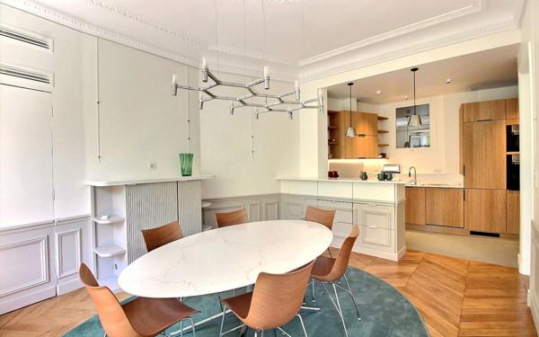 Appartement à louer    5 pièces • 128,19 m2 Paris 7