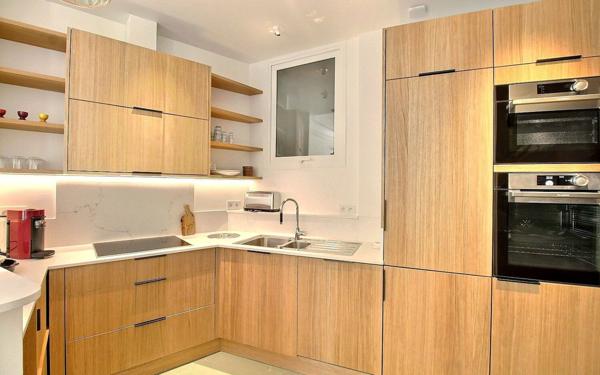 Appartement à louer    5 pièces • 128,19 m2 Paris 7