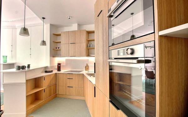 Appartement à louer    5 pièces • 128,19 m2 Paris 7