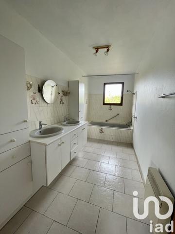 House for sale 6 rooms 200 m² Saint-André-d'Allas