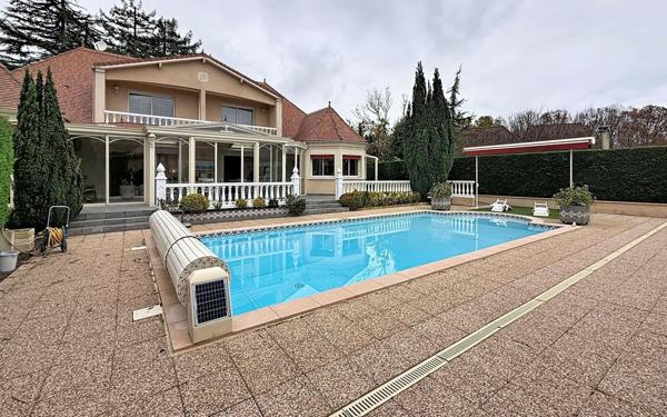 Maison à vendre    6 pièces • 266 m2 Lescar