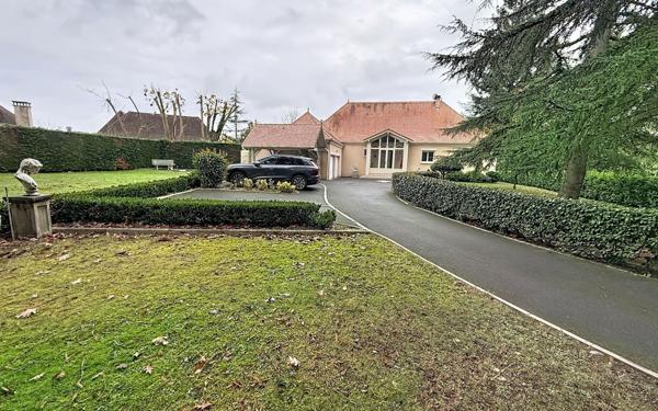 Maison à vendre    6 pièces • 266 m2 Lescar