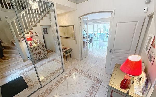 Maison à vendre    6 pièces • 266 m2 Lescar