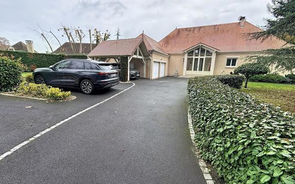 Maison à vendre    6 pièces • 266 m2 Lescar