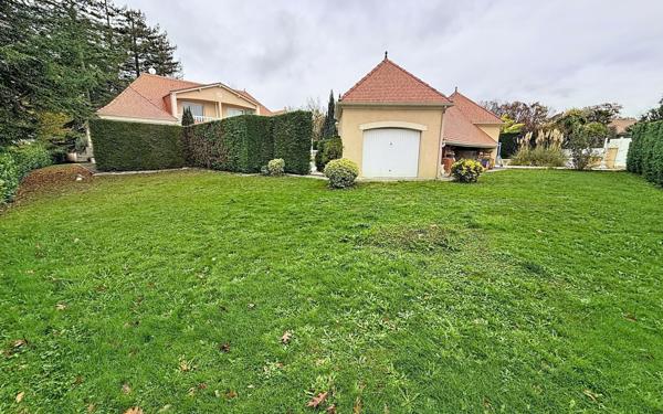 Maison à vendre    6 pièces • 266 m2 Lescar