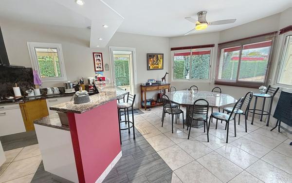 Maison à vendre    6 pièces • 266 m2 Lescar