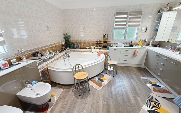 Maison à vendre    6 pièces • 266 m2 Lescar