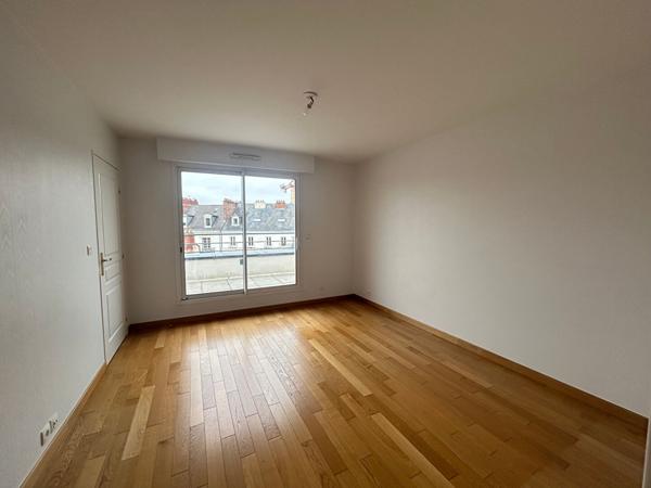 Appartement Nantes 5 pièce(s) 143.84 m2,  
Nantes 44000