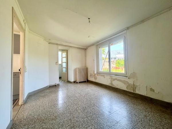 Marcoussis (91460) MARCOUSSIS - Investissement - Ensemble immobilier d'env. 300 m2 - 2 appartements + dépendances brutes et grang