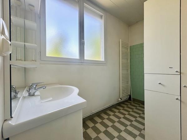 Marcoussis (91460) MARCOUSSIS - Investissement - Ensemble immobilier d'env. 300 m2 - 2 appartements + dépendances brutes et grang