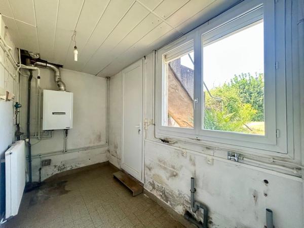 Marcoussis (91460) MARCOUSSIS - Investissement - Ensemble immobilier d'env. 300 m2 - 2 appartements + dépendances brutes et grang