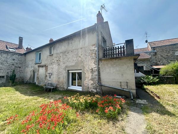 Marcoussis (91460) MARCOUSSIS - Investissement - Ensemble immobilier d'env. 300 m2 - 2 appartements + dépendances brutes et grang