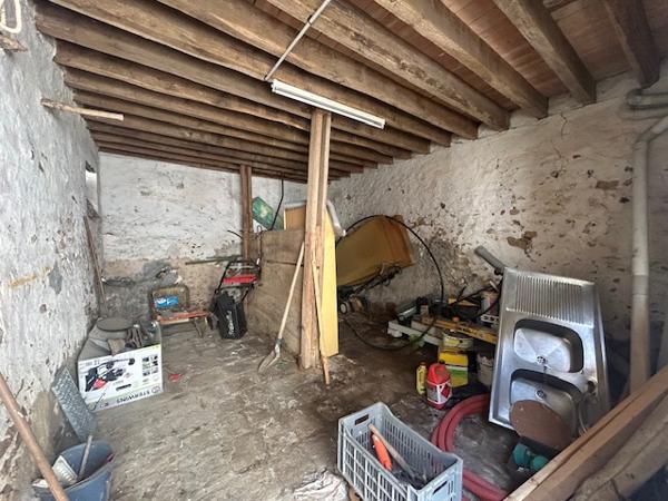 Marcoussis (91460) MARCOUSSIS - Investissement - Ensemble immobilier d'env. 300 m2 - 2 appartements + dépendances brutes et grang