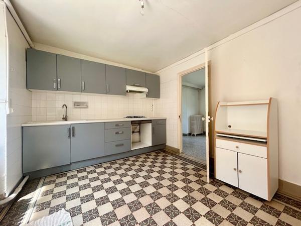 Marcoussis (91460) MARCOUSSIS - Investissement - Ensemble immobilier d'env. 300 m2 - 2 appartements + dépendances brutes et grang