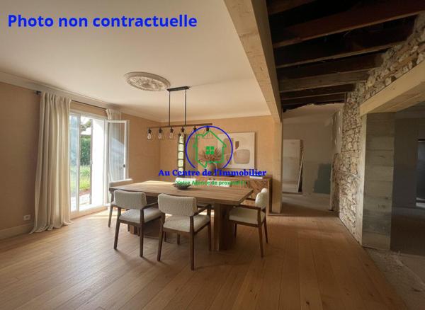 A vendre maison en pierre à rénover sur une parcelle de 2600m² avec hangar et double garage.