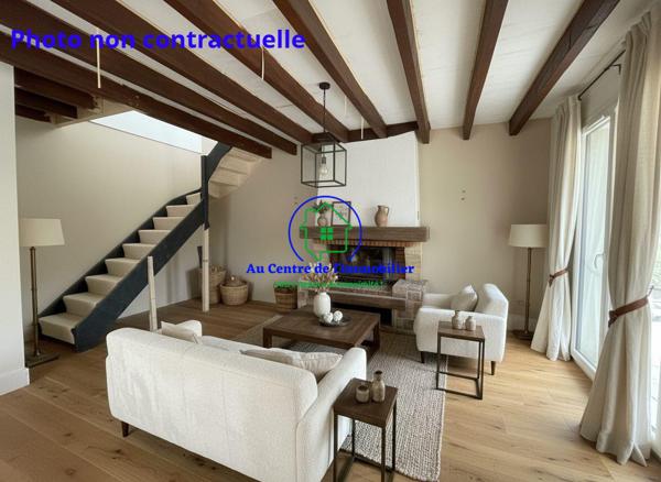 A vendre maison en pierre à rénover sur une parcelle de 2600m² avec hangar et double garage.