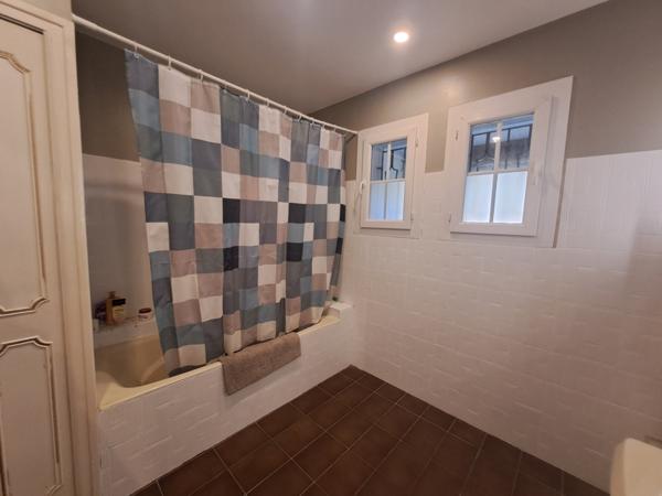 À Saintes, à quelques pas des commerces – Maison avec sous-sol Saintes (17100)