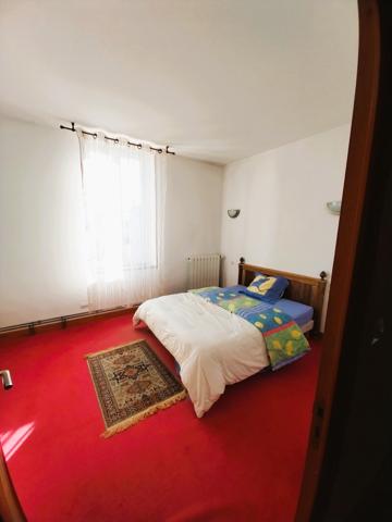 Migron (17770) Spacieuse maison de 225 m² avec piscine couverte, jardin, dépendances et champ truffier – cadre exceptionnel !