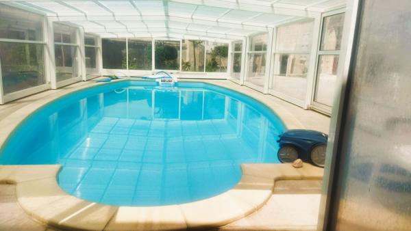 Migron (17770) Spacieuse maison de 225 m² avec piscine couverte, jardin, dépendances et champ truffier – cadre exceptionnel !