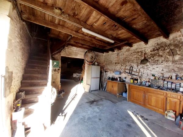 Migron (17770) Spacieuse maison de 225 m² avec piscine couverte, jardin, dépendances et champ truffier – cadre exceptionnel !