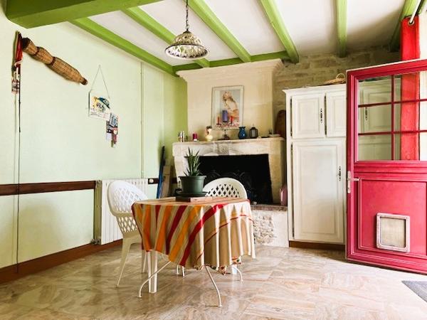 Migron (17770) Spacieuse maison de 225 m² avec piscine couverte, jardin, dépendances et champ truffier – cadre exceptionnel !