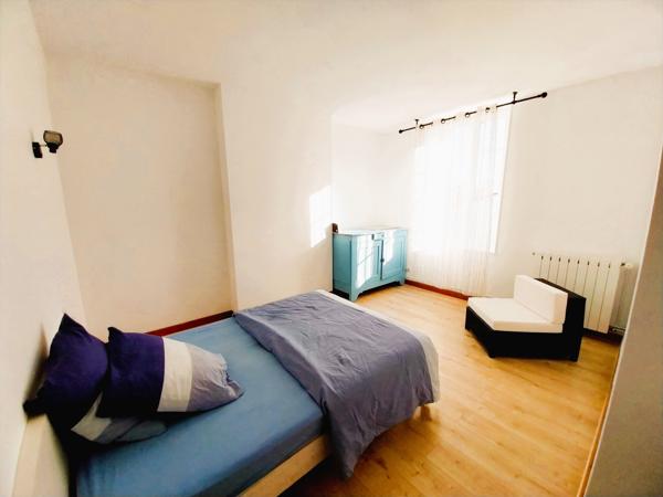 Migron (17770) Spacieuse maison de 225 m² avec piscine couverte, jardin, dépendances et champ truffier – cadre exceptionnel !