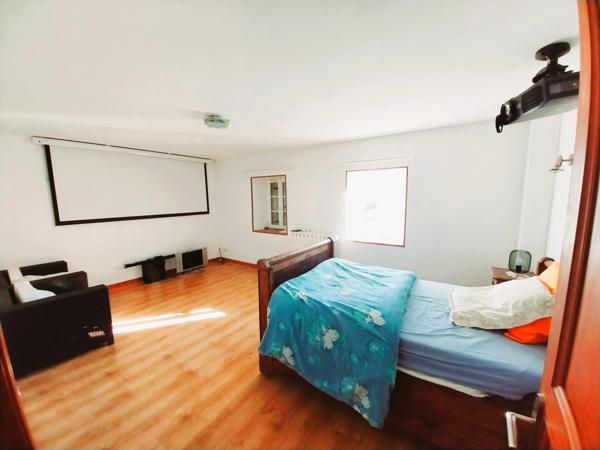 Migron (17770) Spacieuse maison de 225 m² avec piscine couverte, jardin, dépendances et champ truffier – cadre exceptionnel !