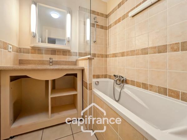 Domaine de Pont royal, BEL APPARTEMENT de 58 m2 REZ DE CHAUSSEE, DOUBLE TERRASSE 40 m2, PARKING SOUS TERRAIN, PISCINE