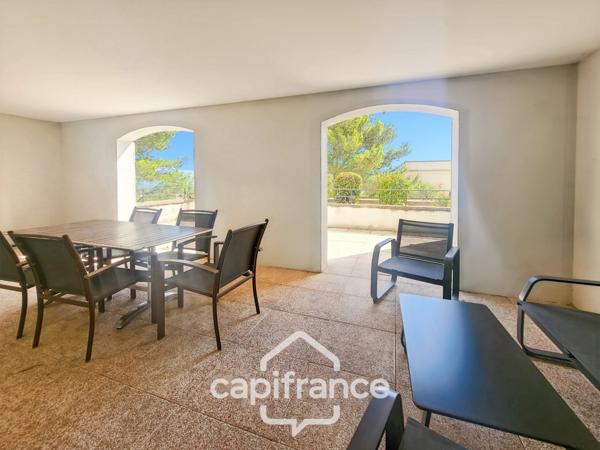 Domaine de Pont royal, BEL APPARTEMENT de 58 m2 REZ DE CHAUSSEE, DOUBLE TERRASSE 40 m2, PARKING SOUS TERRAIN, PISCINE