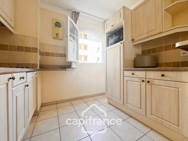 Domaine de Pont royal, BEL APPARTEMENT de 58 m2 REZ DE CHAUSSEE, DOUBLE TERRASSE 40 m2, PARKING SOUS TERRAIN, PISCINE