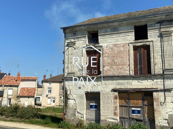 86140 LENCLOITRE Immeuble - Centre Bourg