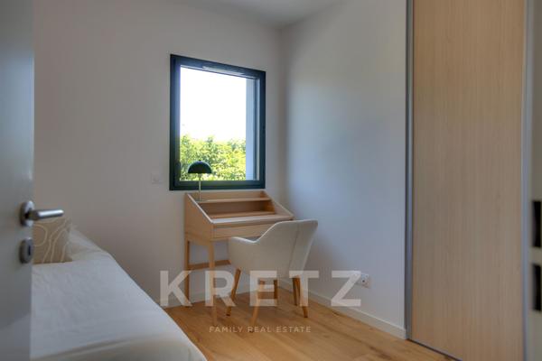 A deux pas des cinq cantons, élegant appartement en rez-de-jardin avec garage, cave et ascenseur