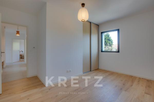 A deux pas des cinq cantons, élegant appartement en rez-de-jardin avec garage, cave et ascenseur