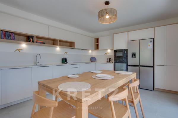 A deux pas des cinq cantons, élegant appartement en rez-de-jardin avec garage, cave et ascenseur