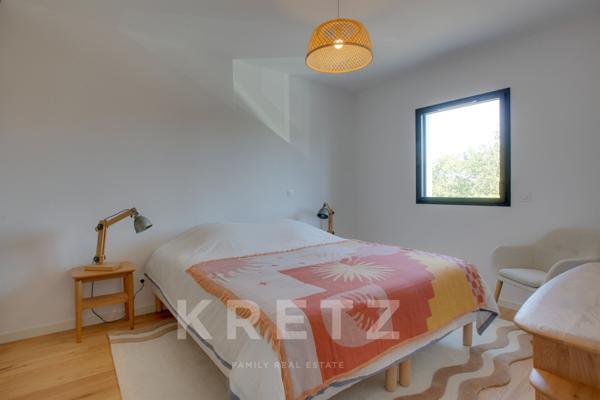 A deux pas des cinq cantons, élegant appartement en rez-de-jardin avec garage, cave et ascenseur