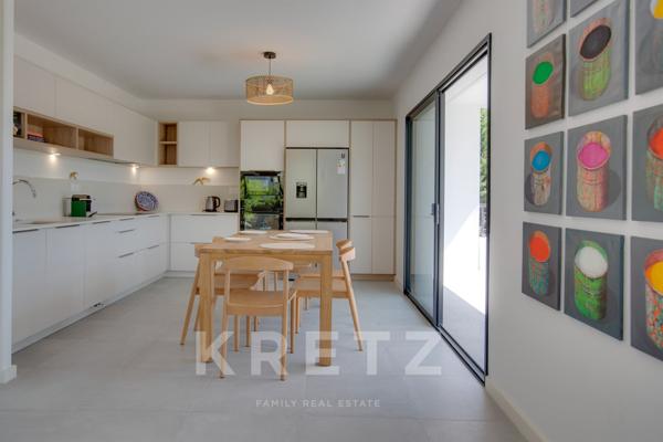 A deux pas des cinq cantons, élegant appartement en rez-de-jardin avec garage, cave et ascenseur