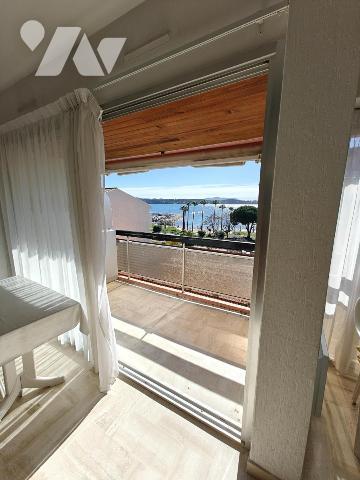 EN EXCLUSIVITE - SUR LE PORT DE BANDOL TYPE 4 EN DUPLEX DERNIER ETAGE VUE MER OPTION BOX EN SOUS-SOL