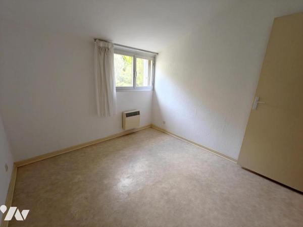 EN EXCLUSIVITE - SUR LE PORT DE BANDOL TYPE 4 EN DUPLEX DERNIER ETAGE VUE MER OPTION BOX EN SOUS-SOL