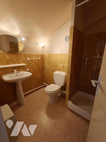 EN EXCLUSIVITE - SUR LE PORT DE BANDOL TYPE 4 EN DUPLEX DERNIER ETAGE VUE MER OPTION BOX EN SOUS-SOL