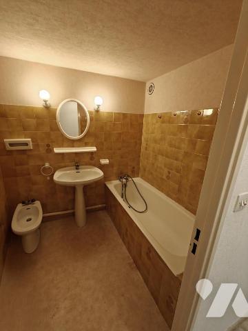 EN EXCLUSIVITE - SUR LE PORT DE BANDOL TYPE 4 EN DUPLEX DERNIER ETAGE VUE MER OPTION BOX EN SOUS-SOL