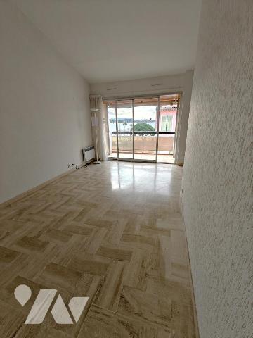 EN EXCLUSIVITE - SUR LE PORT DE BANDOL TYPE 4 EN DUPLEX DERNIER ETAGE VUE MER OPTION BOX EN SOUS-SOL