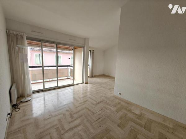 EN EXCLUSIVITE - SUR LE PORT DE BANDOL TYPE 4 EN DUPLEX DERNIER ETAGE VUE MER OPTION BOX EN SOUS-SOL